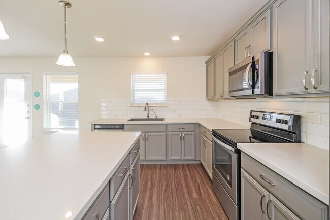 Building Photo - 2637 Wayne Ave