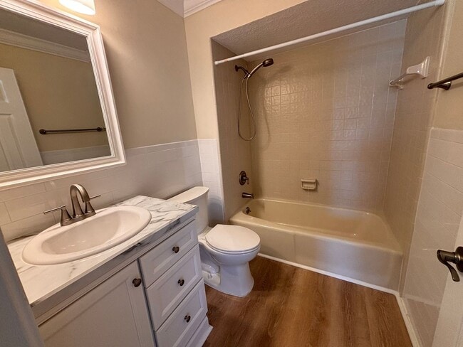Building Photo - 2 Bed 2 Bath Luxury Waterfront Townhome with Screened Lanai & Garage!