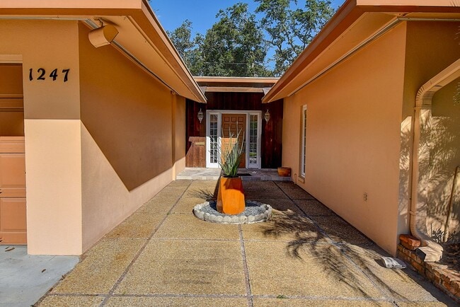 Building Photo - 1247 Monticello Blvd N