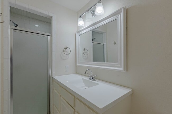 Building Photo - 3310 Tanglewood Ln