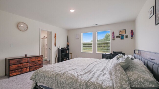 Building Photo - 530 Cessna Dr