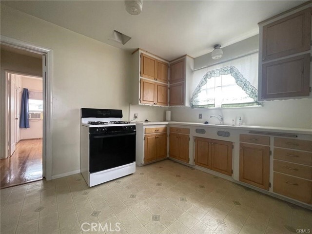 Building Photo - 2259 S San Antonio Ave