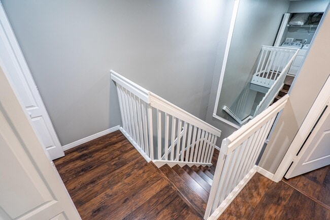 Building Photo - 460 Rainbow Springs Terrace