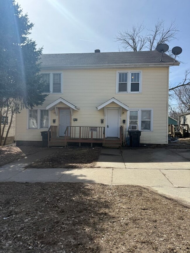 Building Photo - 623 W Main St