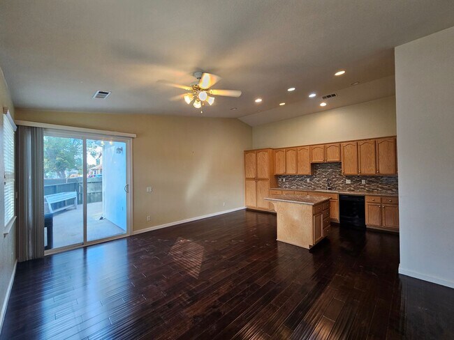 Building Photo - Single story home in Sylvan School District!