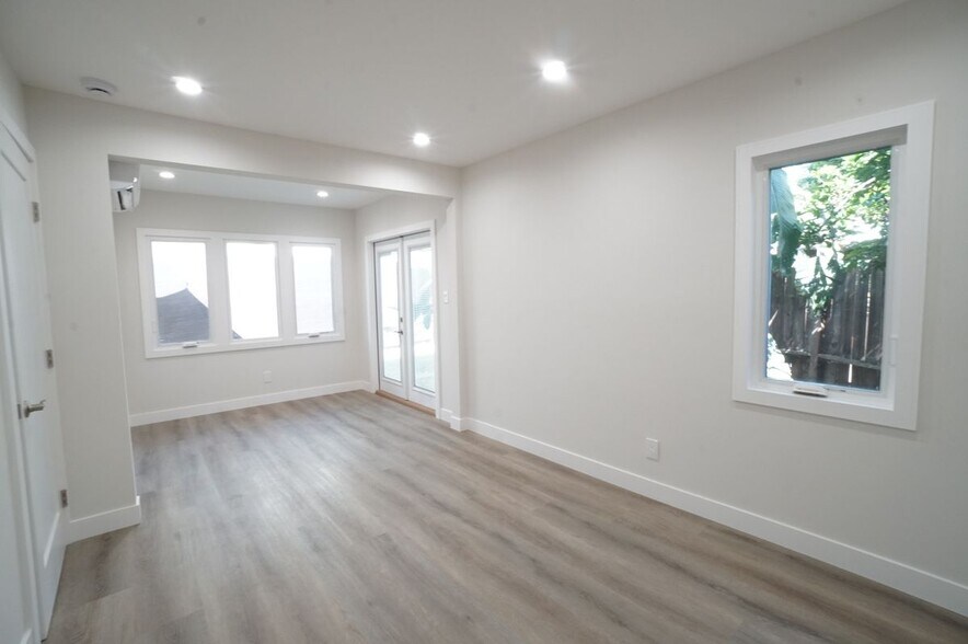 Building Photo - 6053 Selma Ave