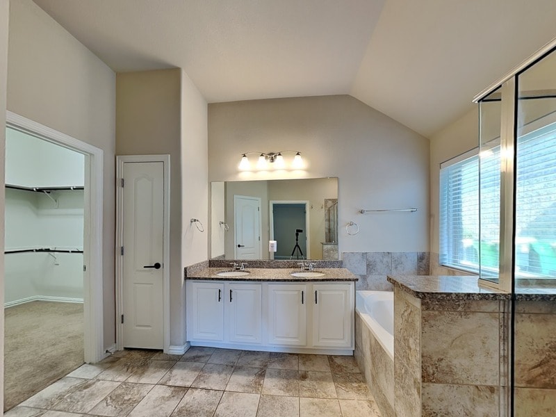 Building Photo - 816 Water Garden Cir