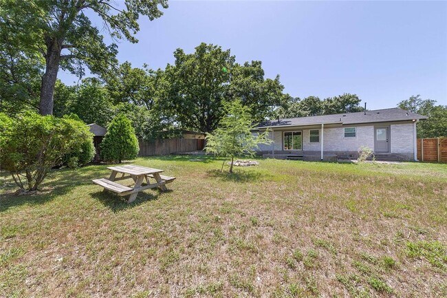 Building Photo - 11603 Oak Trail