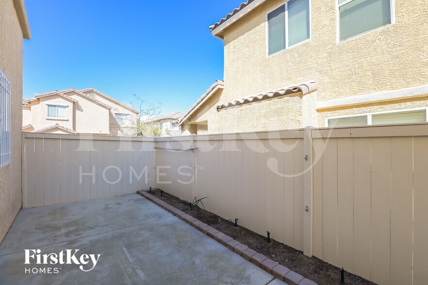 Building Photo - 5717 Old Colony Dr