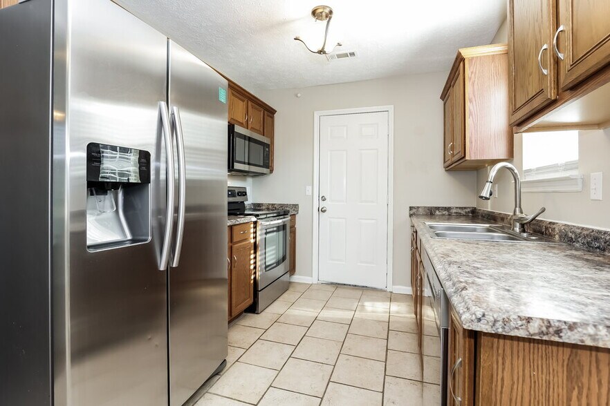 Building Photo - 188 Bradford Cir