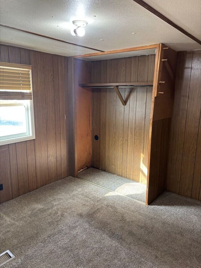 Building Photo - Spacious 2 Bed Trailer