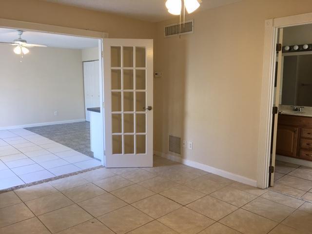 Building Photo - 643 Executive Center Dr