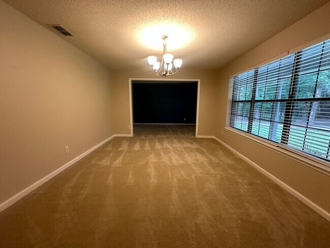 Building Photo - 2023 Wedgewood Dr