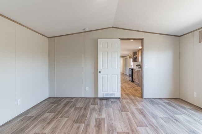 Building Photo - 105 E Briar Dr