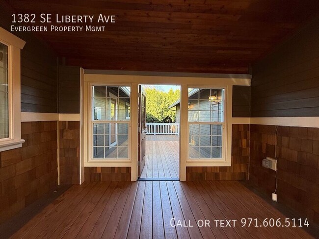 Building Photo - 1382 SE Liberty Ave