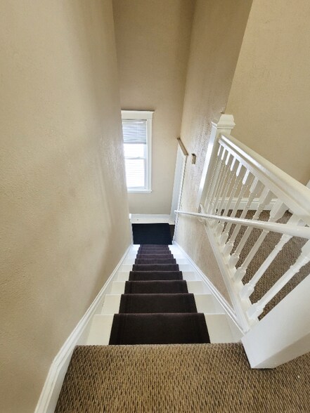 Building Photo - 600 Raub St