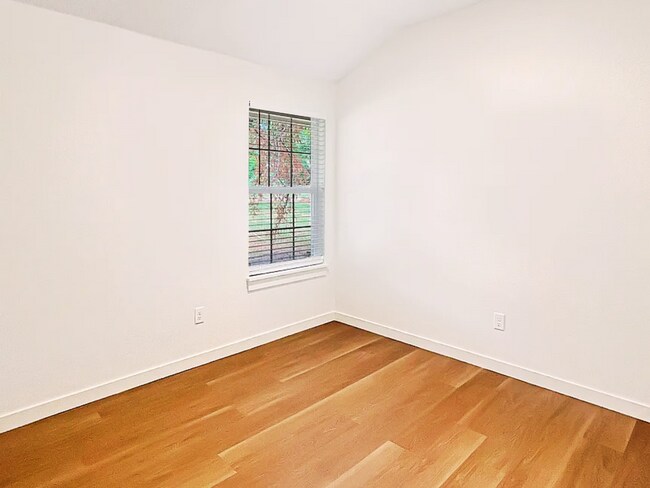 Building Photo - Welcoming & Brand-New 3-Bed Duplex Beauty ...