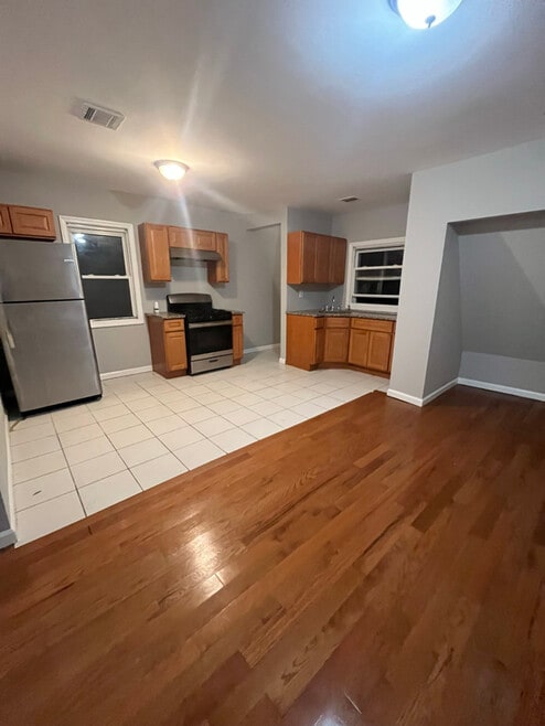 Building Photo - 853 S 12th St