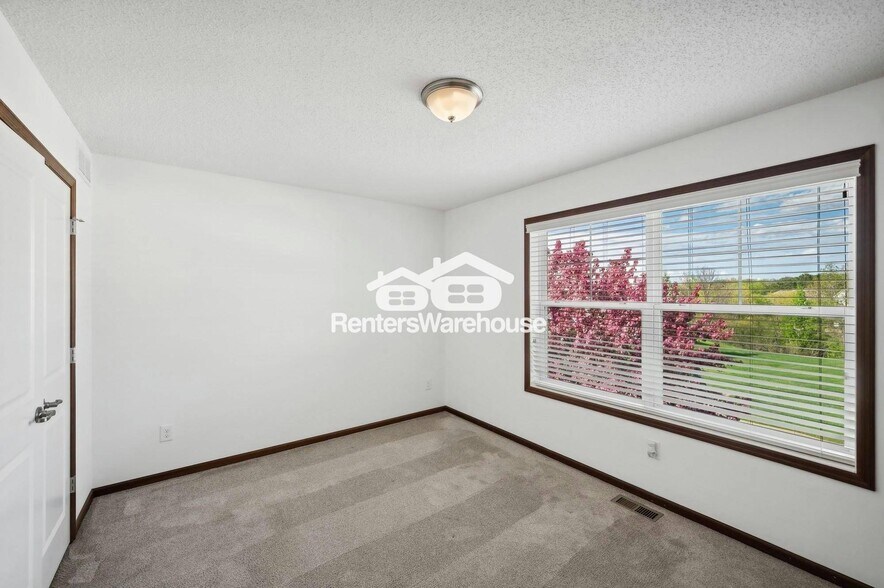 Building Photo - 15610 60th Ave N
