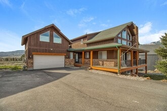 Building Photo - Luxury 5 Bed, 5 Bath Home with Modern Finishes & 2-Car Garage! - Available NOW!