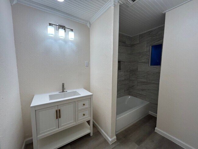 Building Photo - 3210 Valley Brook Dr