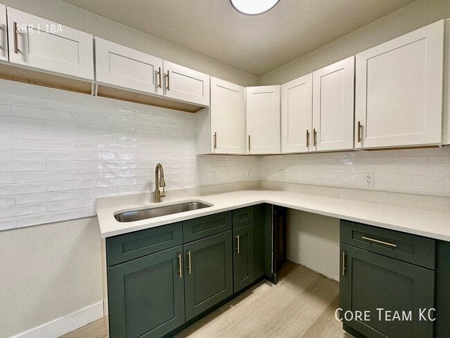 Building Photo - 4337 Mercier St