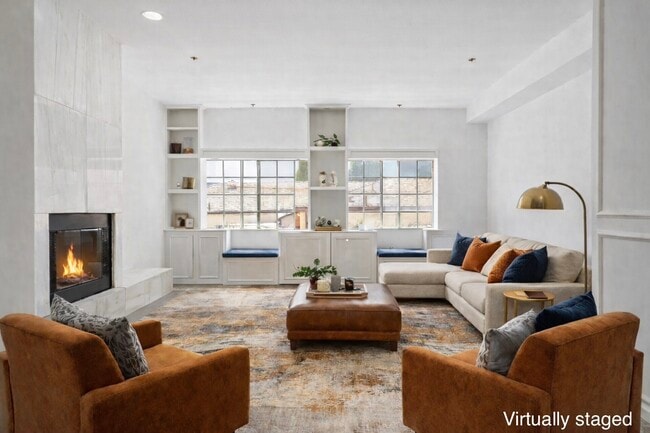 Building Photo - 850 N Poinsettia Pl