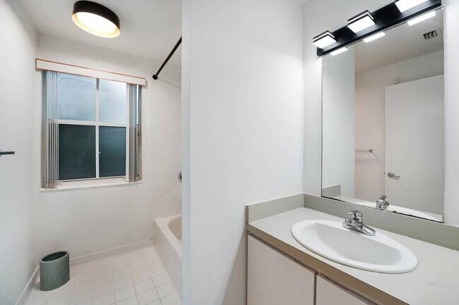 Building Photo - 3605 SW 37th Ave
