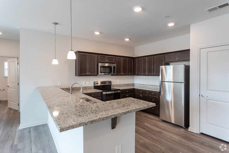 3BR, 2BA - 1295SF Azalea - Kitchen - The Groves at 421