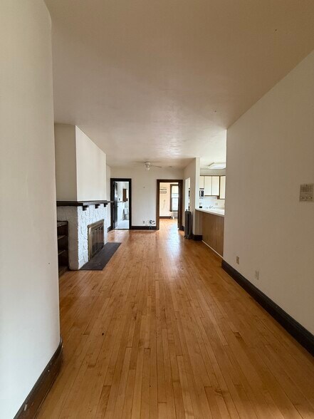 Building Photo - 612 Howard Plz