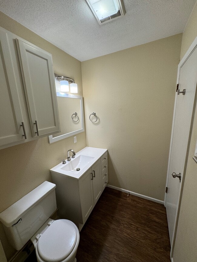 Building Photo - 1010 Rockmoor