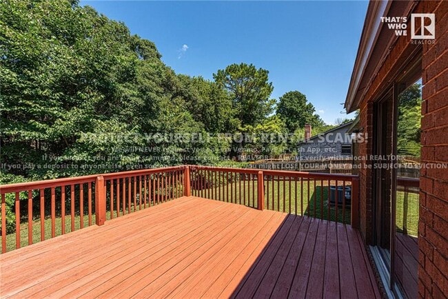 Building Photo - 424 E Malinda Dr