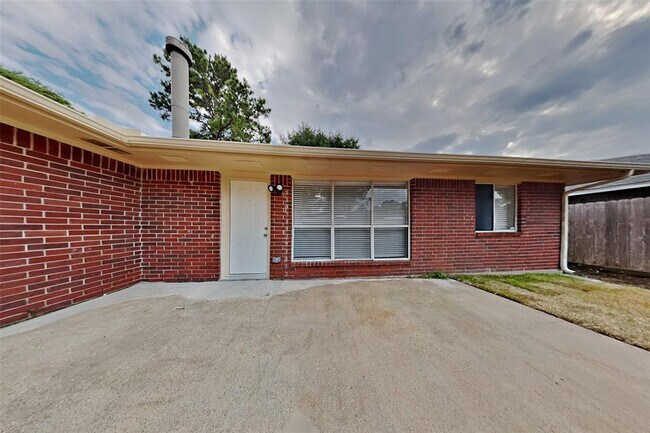 Building Photo - 2602 Clear Ridge Dr