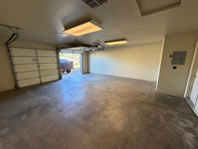 Building Photo - 9751 E Magma Dr