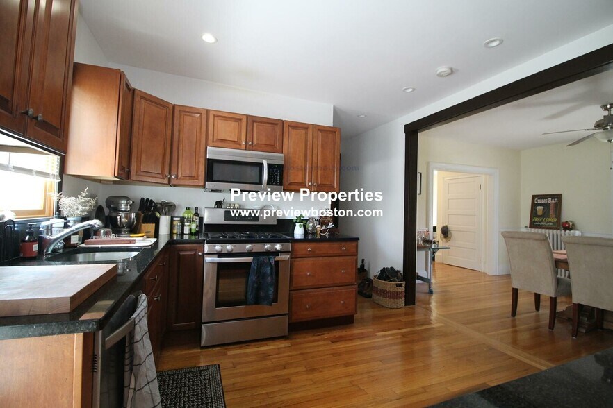 Primary Photo - 22 Saybrook St