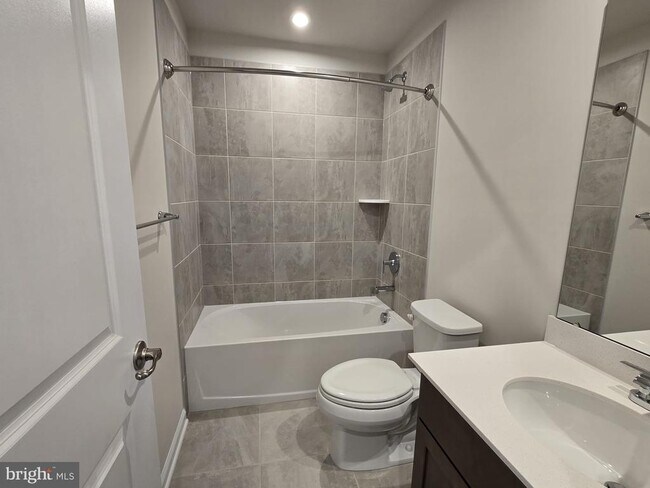 Building Photo - 4928 Dunhaven Dr