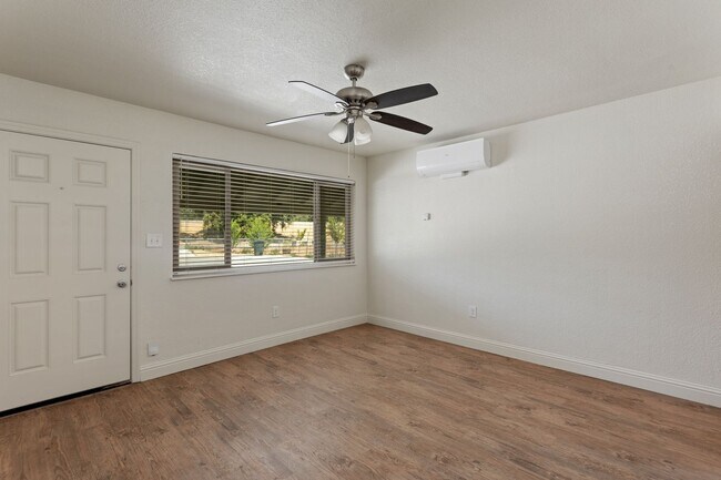 Building Photo - 521nha
