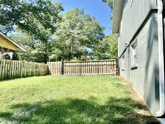 Building Photo - 7 Evesham Ln