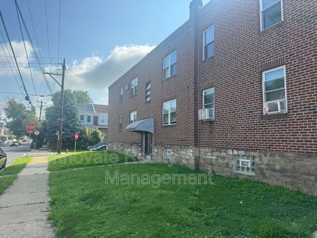 Building Photo - 400 Unruh Ave