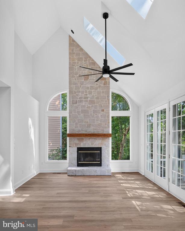 Building Photo - 221 Spring Race Ct