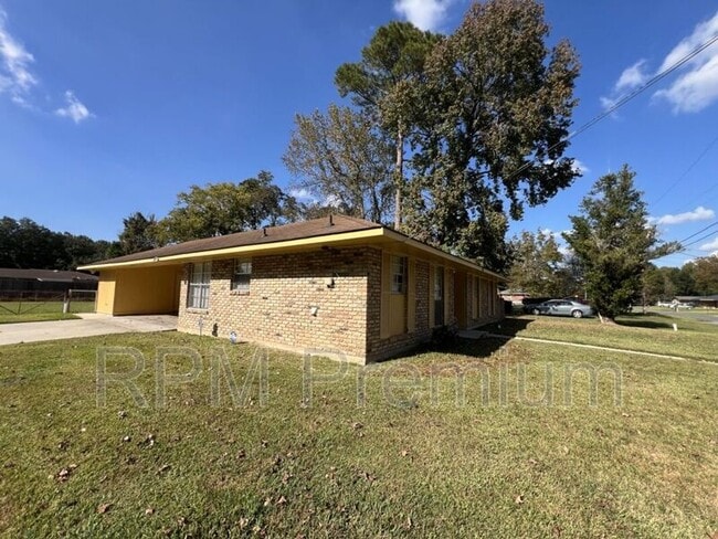 Building Photo - 8823 Cefalu Dr