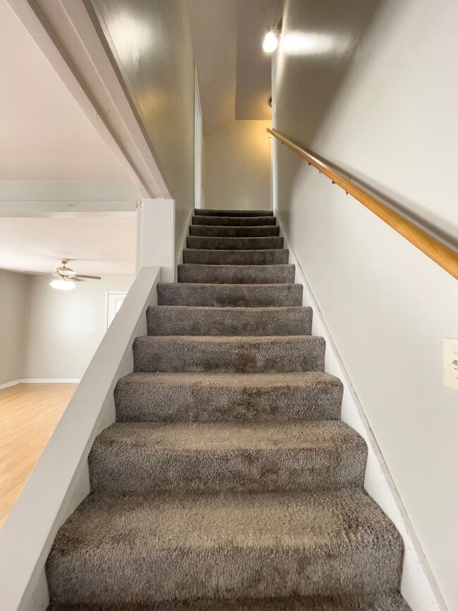 Building Photo - PRELEASING for AUGUST! Close to Campus