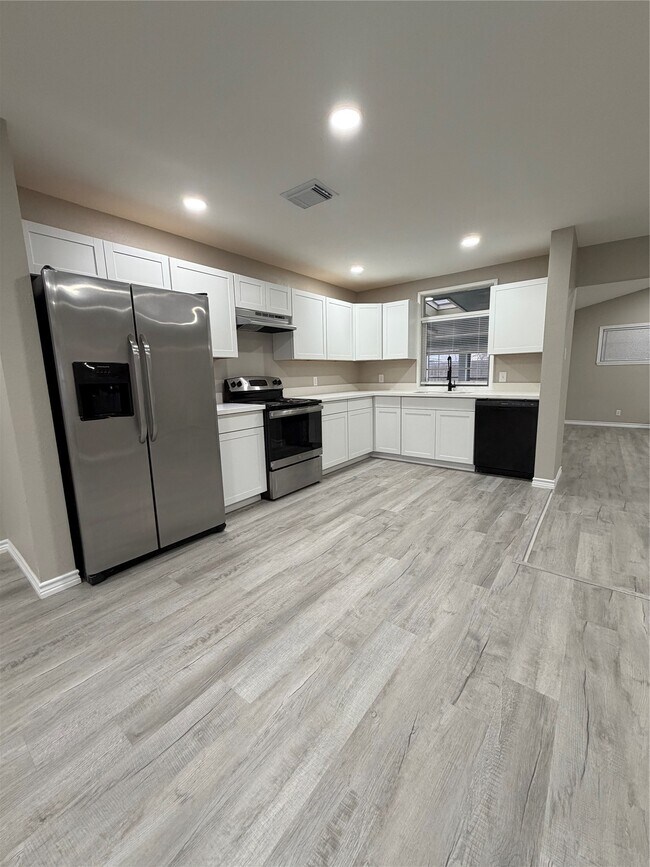 Building Photo - 1505 15th Ave N