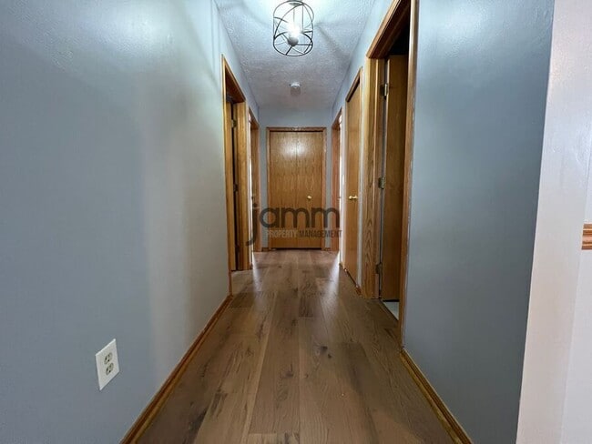 Building Photo - 3027 Brookdale Ave