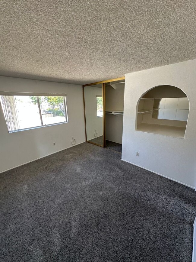 Building Photo - CHARMING 2-BEDROOM TOWNHOME IN GENESEE HIG...