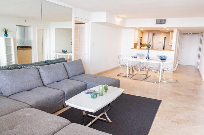 Building Photo - 1717 N Bayshore Dr