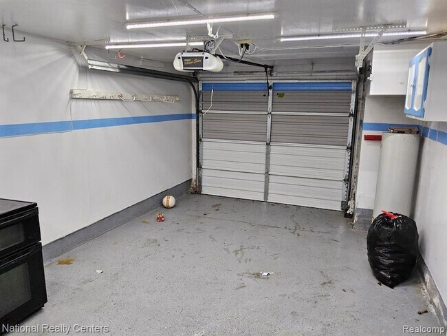 Building Photo - 8676 Community Blvd