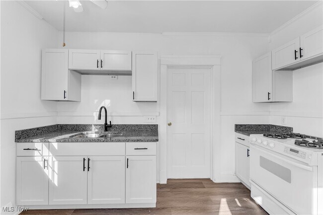 Building Photo - 4654 E 93rd St