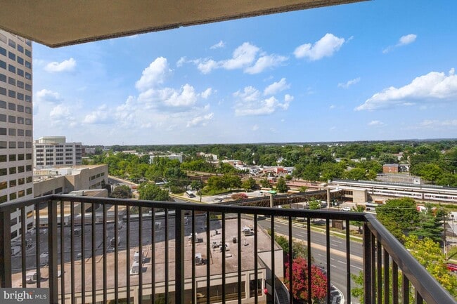 Building Photo - 4 Monroe St