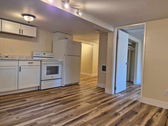 Building Photo - Cozy 1 bedroom close to Seattle Ferry and ...